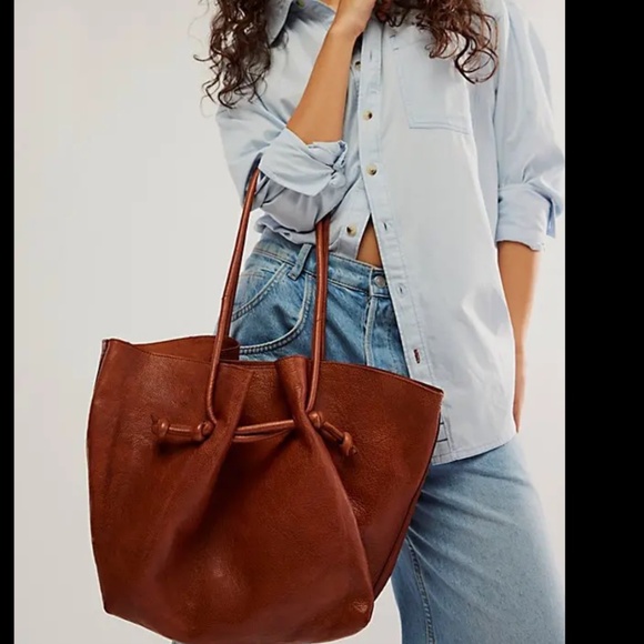Free People Head Over Heels Leather Tote Bag in Abalone Shell NWT - Picture 9 of 11